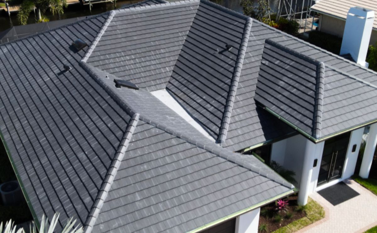Flat Tile Re-Roof in Jupiter Florida. Professional Roofing Projects by MIW Roofing & Windows